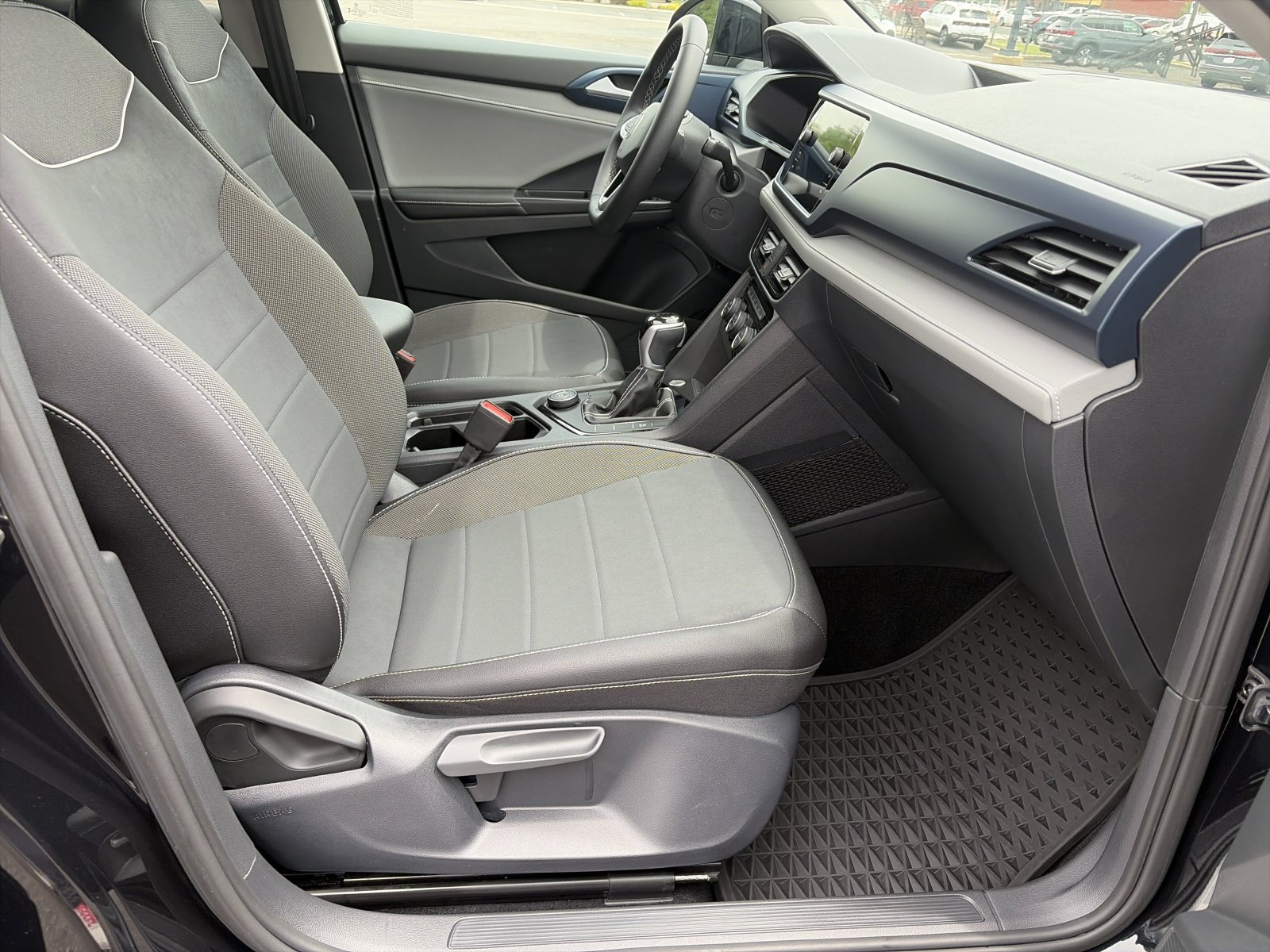 Certified 2024 Volkswagen Taos SE AWD/4WD image 30