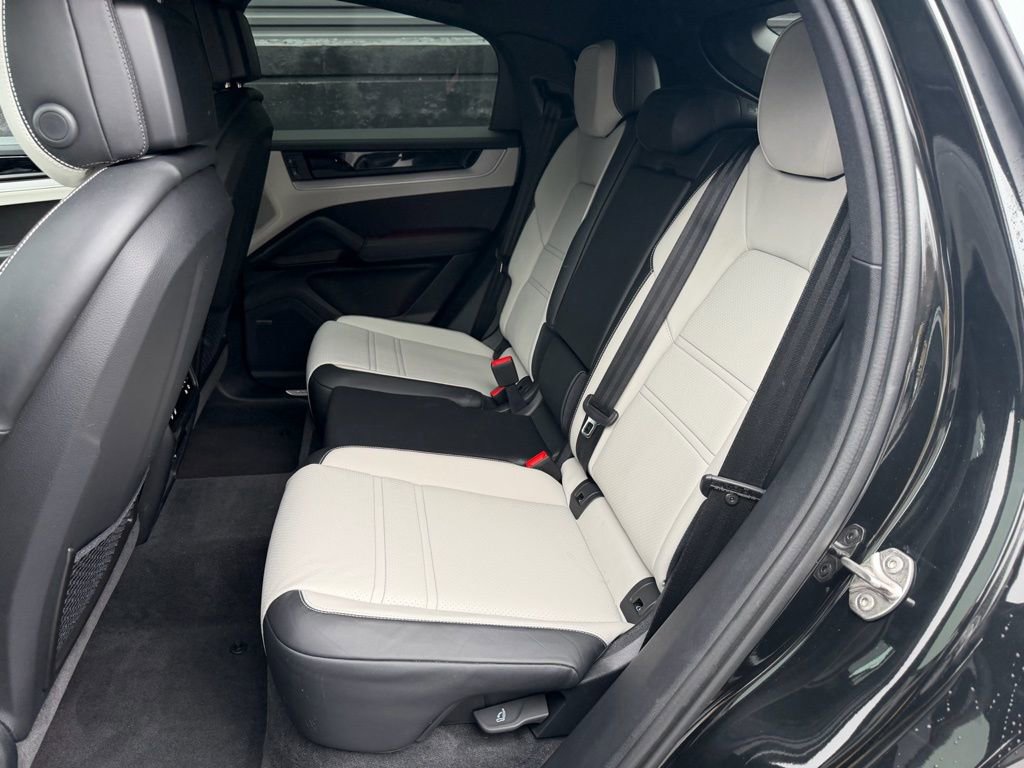 Certified 2025 Porsche Cayenne Coupe image 19