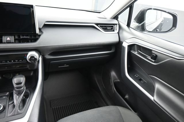 Used 2025 Toyota RAV4 LE image 61