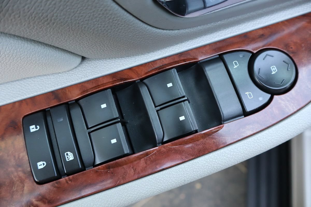 Used 2008 Chevrolet Suburban LT w/ LT Preferred Equipment Group AWD/4WD image 29