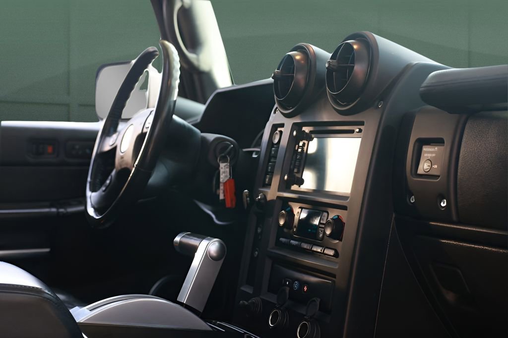 Used 2005 HUMMER H2 w/ Preferred Equipment Group image 16