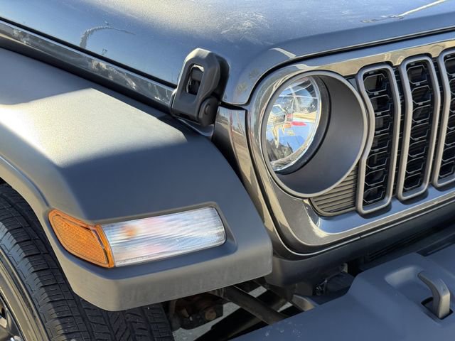 Used 2024 Jeep Gladiator Sport image 8