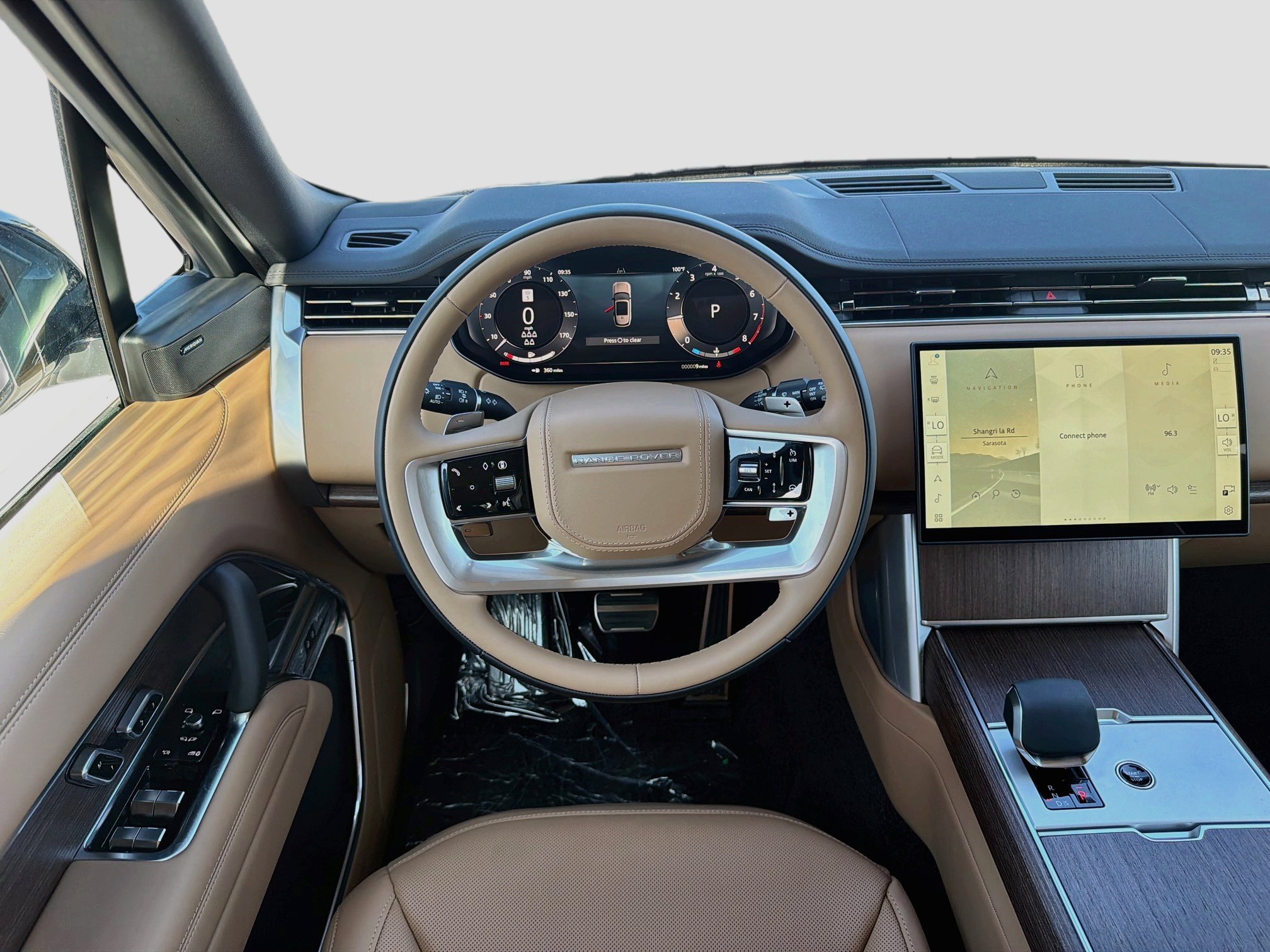New 2026 Land Rover Range Rover Long Wheelbase SE AWD/4WD image 18