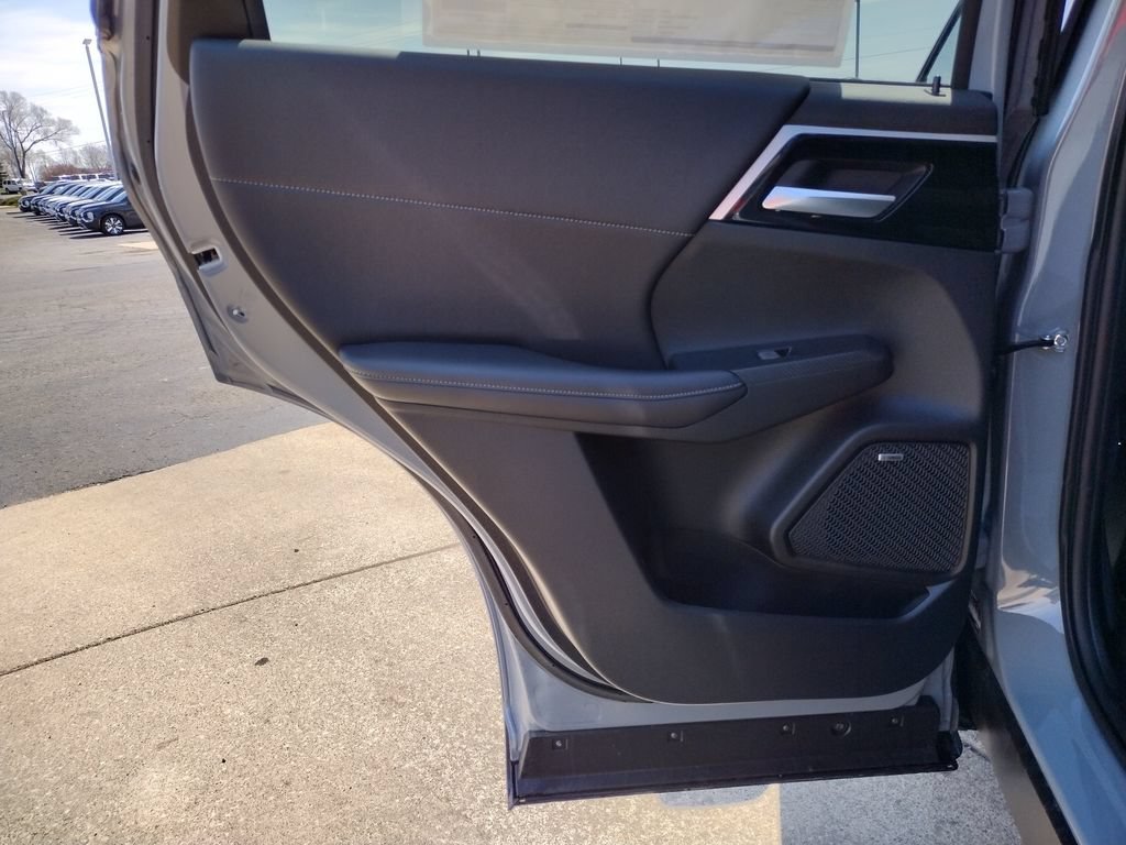New 2026 Mitsubishi Outlander AWD image 32