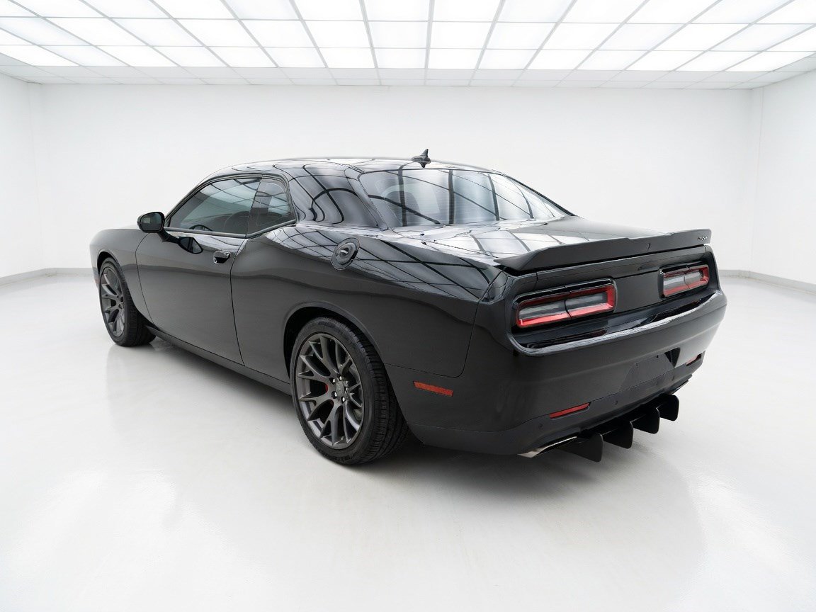 Used 2015 Dodge Challenger SRT RWD image 6