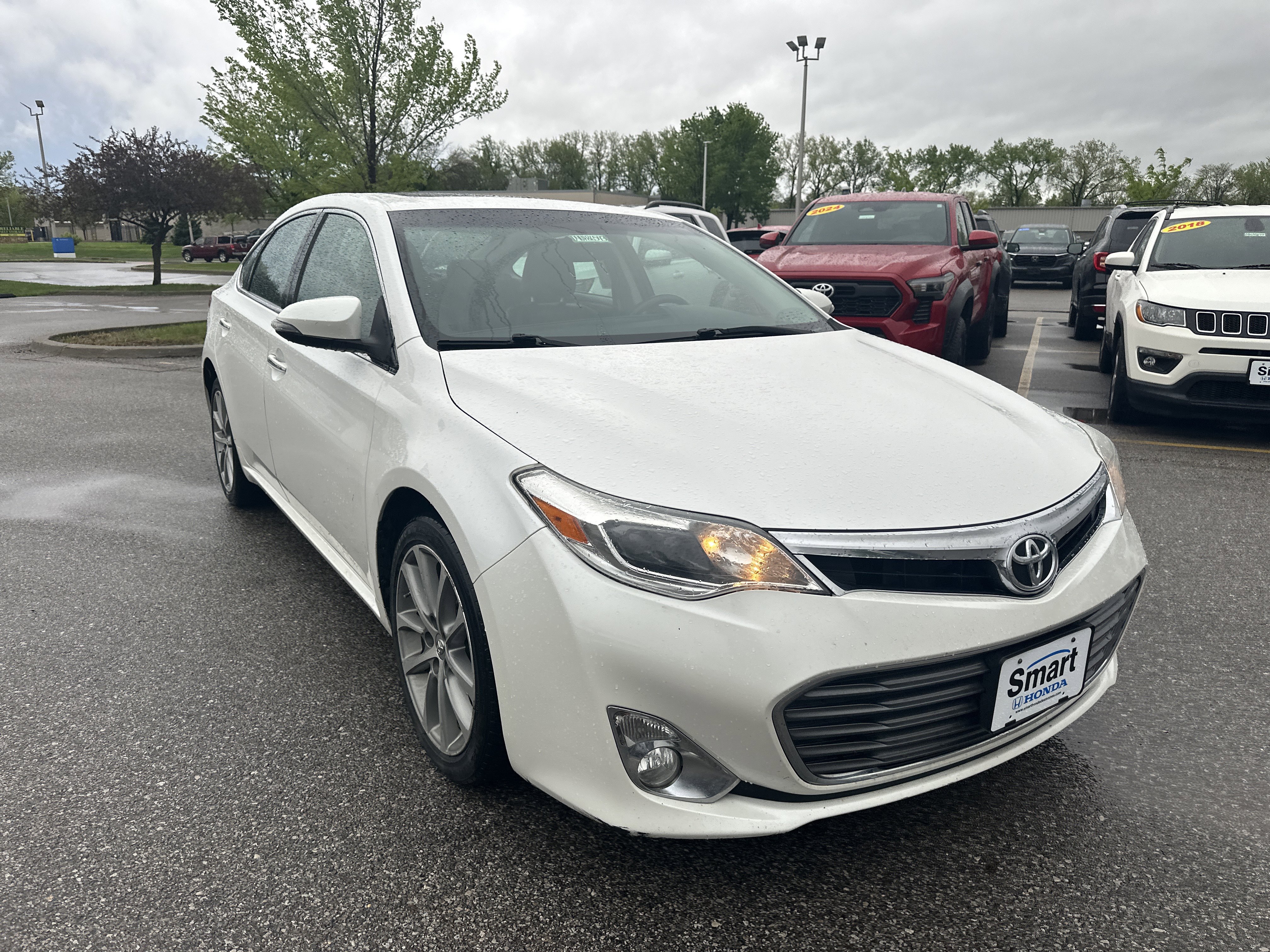 Used 2015 Toyota Avalon XLE Touring FWD image 2