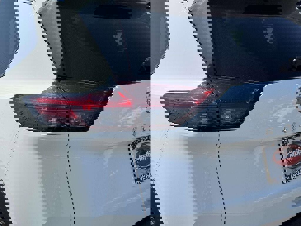 Used 2023 Nissan Rogue S AWD/4WD image 9