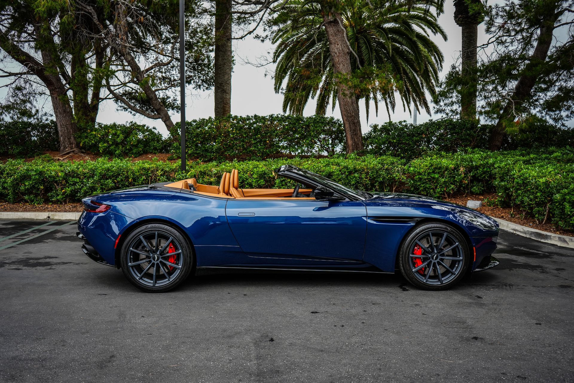 Used 2023 Aston Martin DB11 Volante RWD image 44