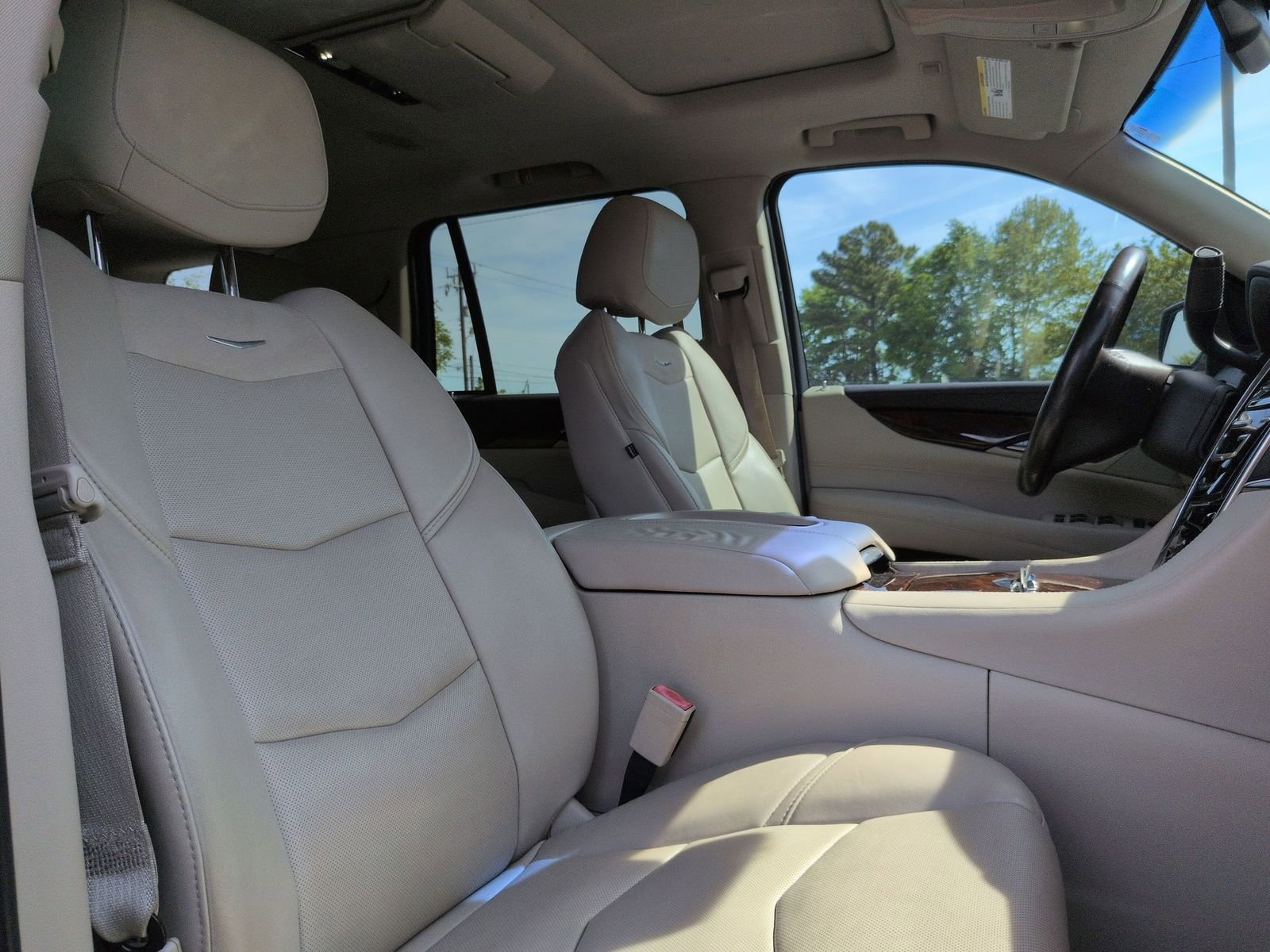 Used 2015 Cadillac Escalade Luxury image 37
