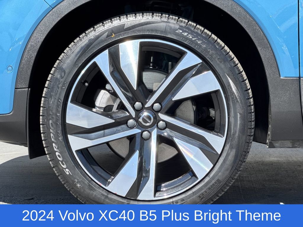 Certified 2024 Volvo XC40 B5 Plus w/ Protection Package Premier image 25