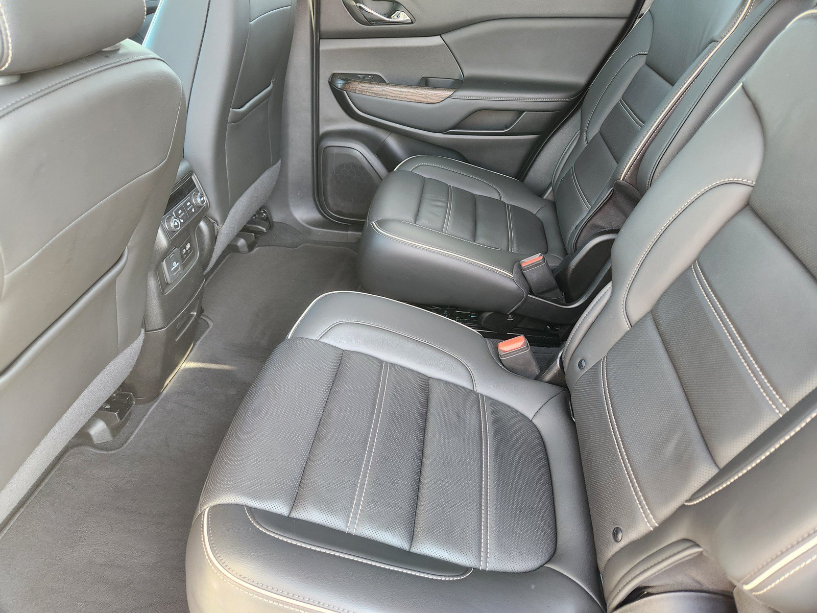 Used 2023 GMC Acadia Denali w/ Denali Ultimate Package FWD image 13
