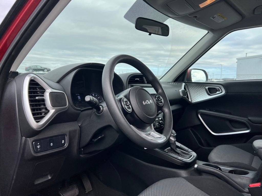 Used 2022 Kia Soul LX image 11