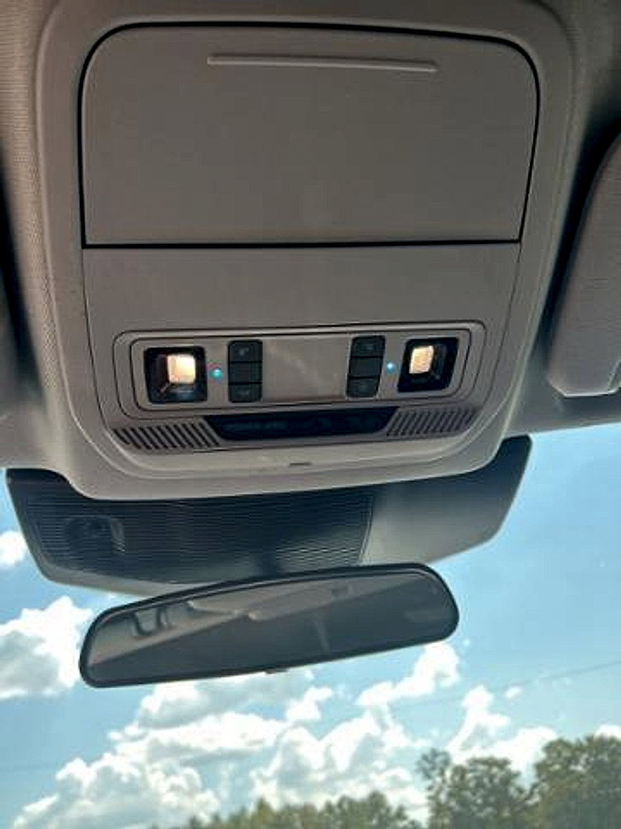 Used 2023 Ford Explorer XLT w/ Equipment Group 202A image 18