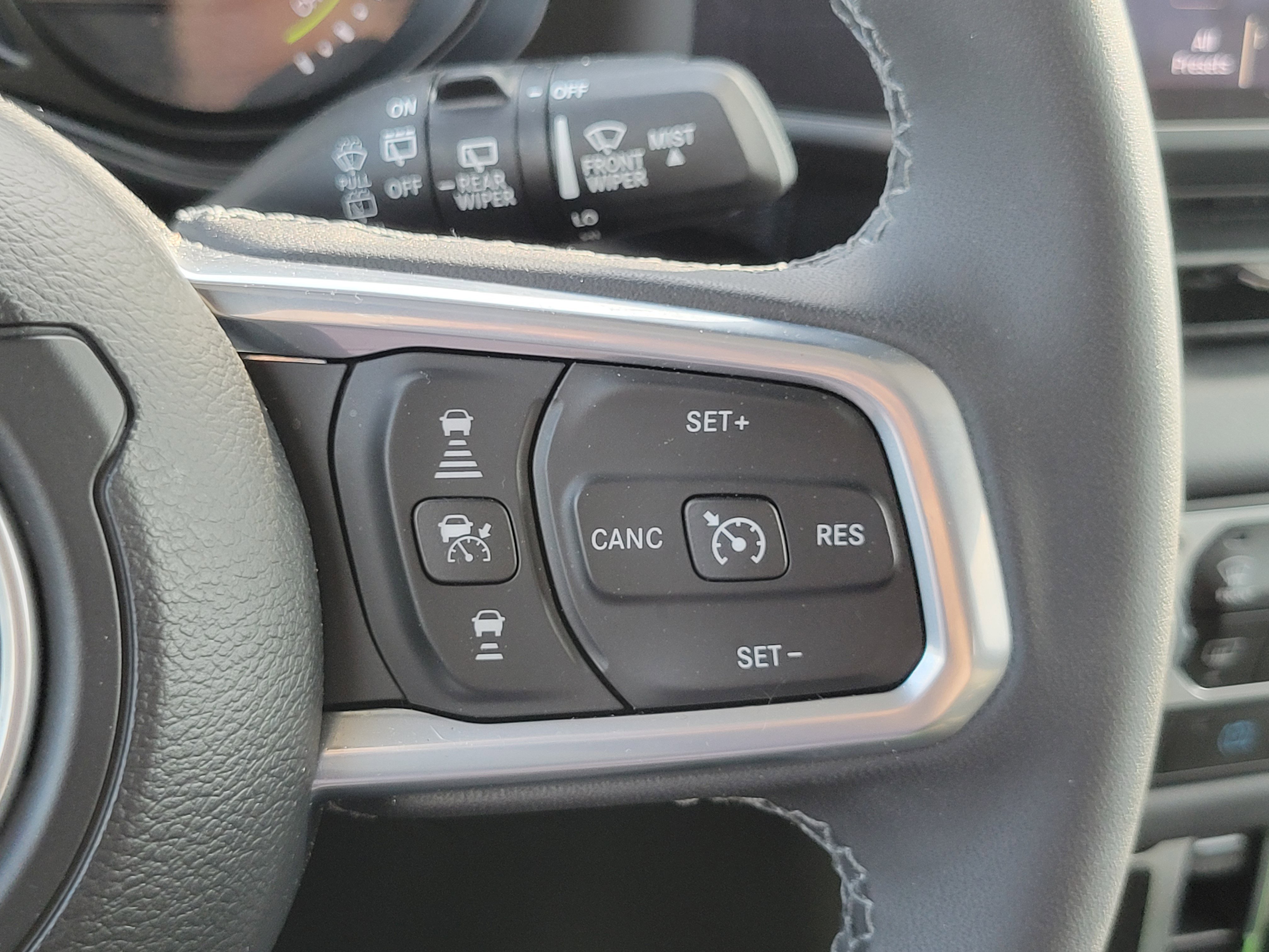 Used 2025 Jeep Wrangler Unlimited Sahara AWD/4WD image 12