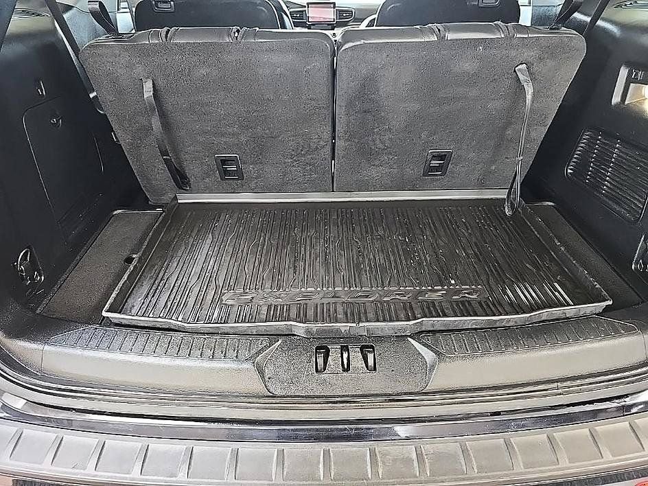 Used 2020 Ford Explorer XLT w/ Equipment Group 202A AWD/4WD image 30