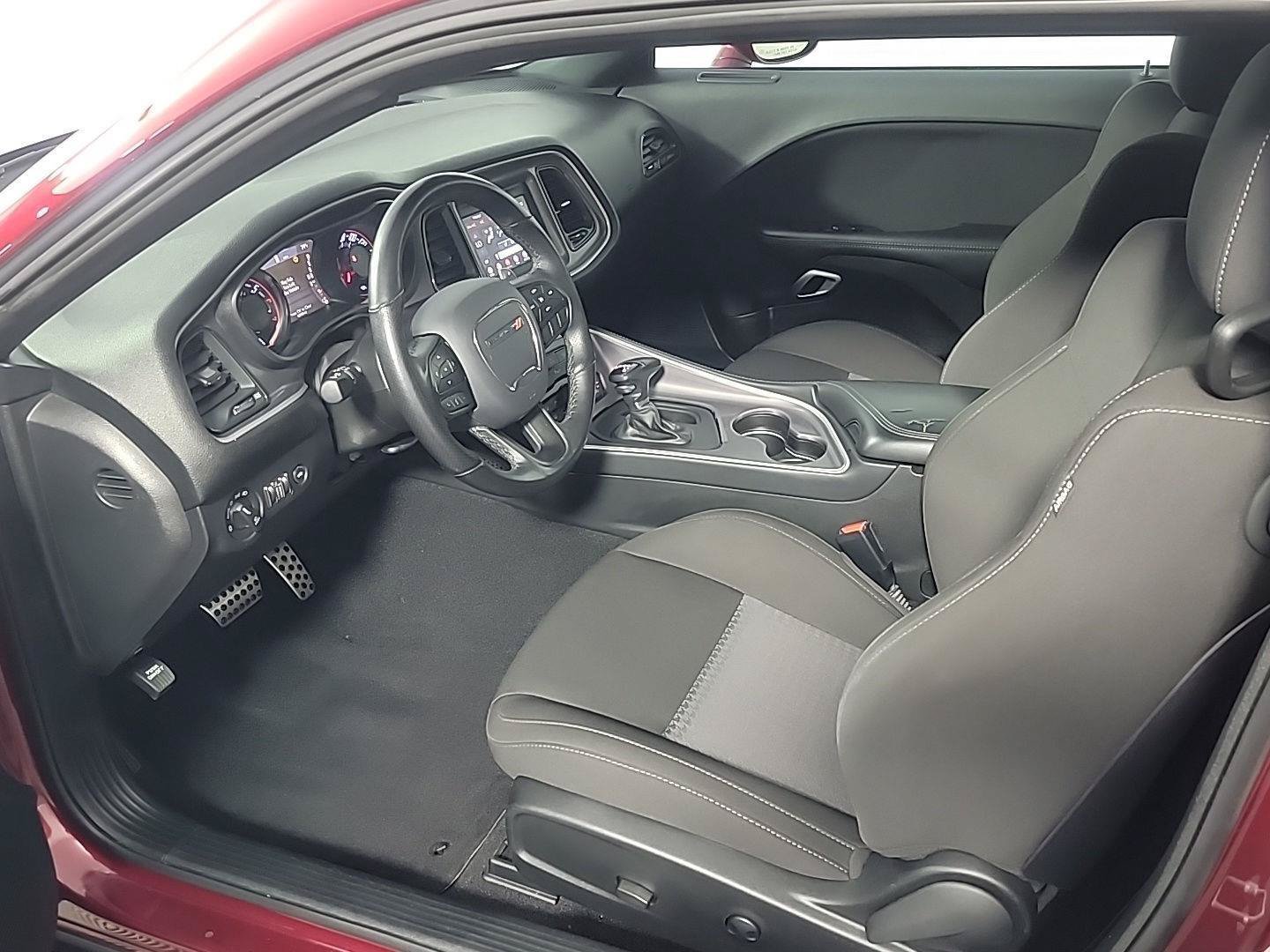 Used 2022 Dodge Challenger R/T w/ Driver Convenience Group RWD image 17