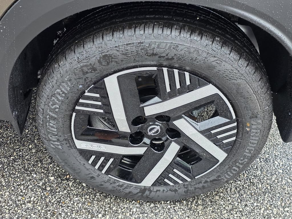 New 2026 Nissan Kicks SV w/ Charging Package FWD image 32