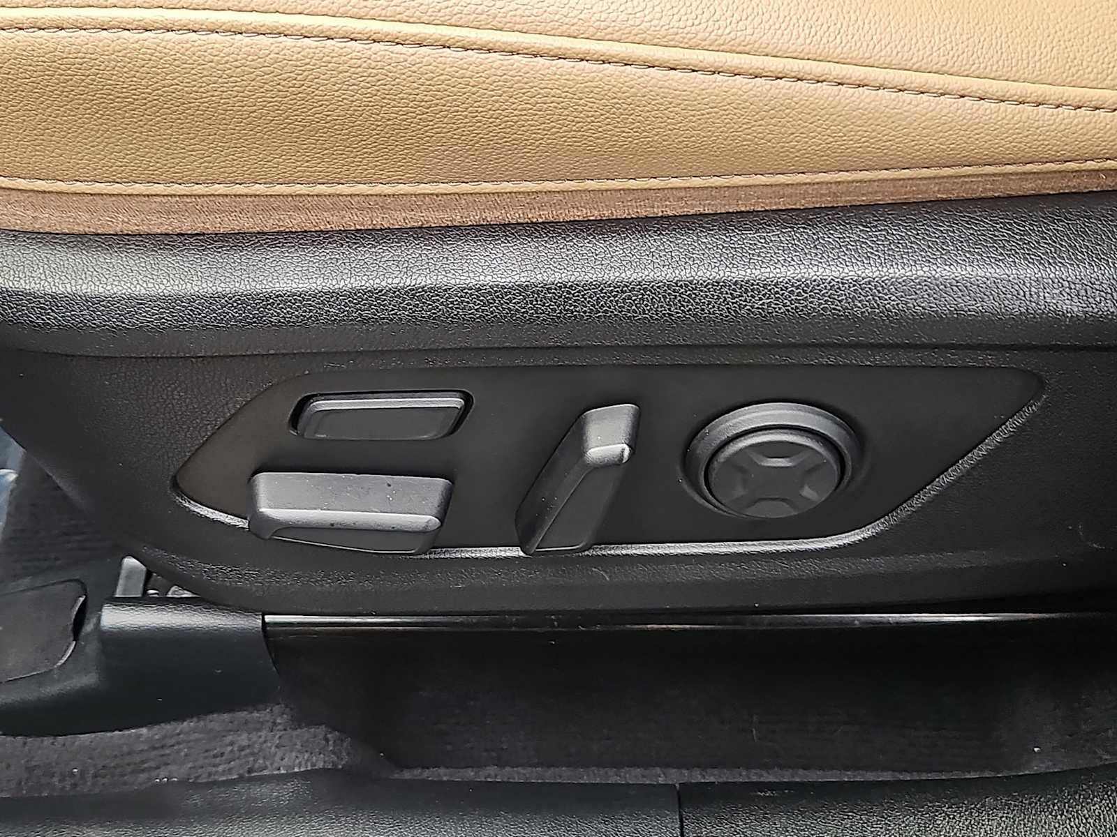 Used 2024 Kia Sorento SX Prestige w/ Olive Brown Leather Package image 25