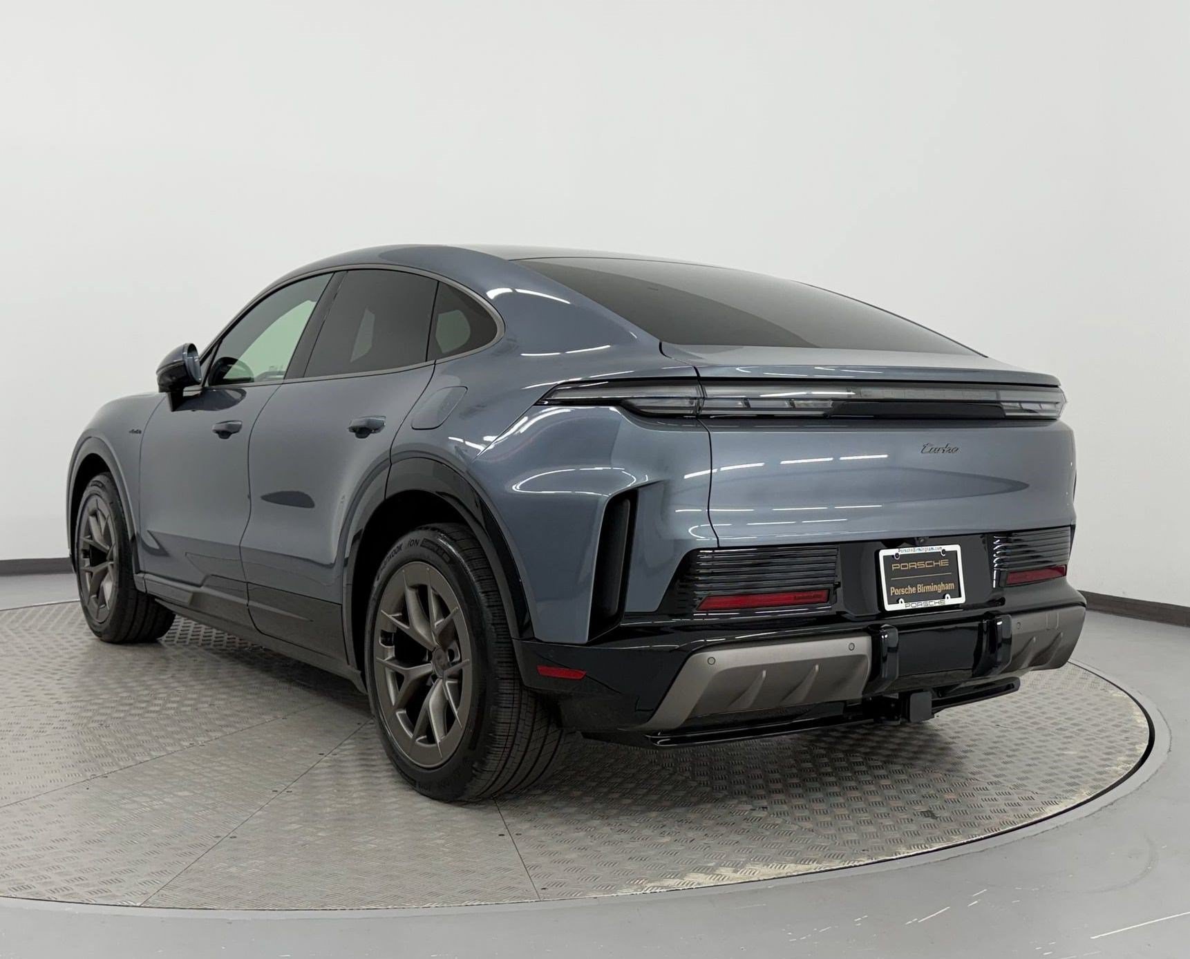 New 2026 Porsche Cayenne Turbo AWD/4WD image 3