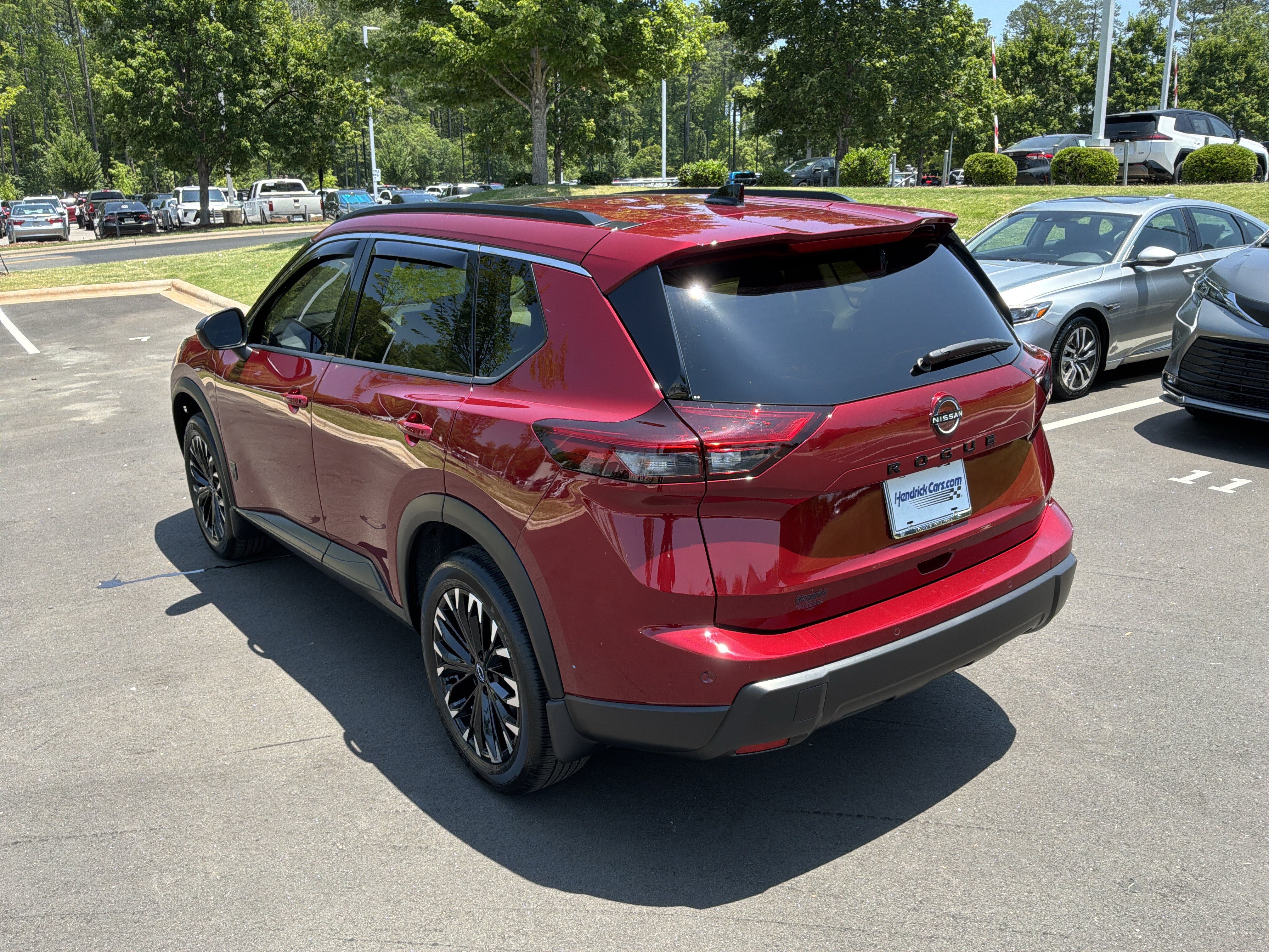 Used 2026 Nissan Rogue Dark Armor FWD image 8