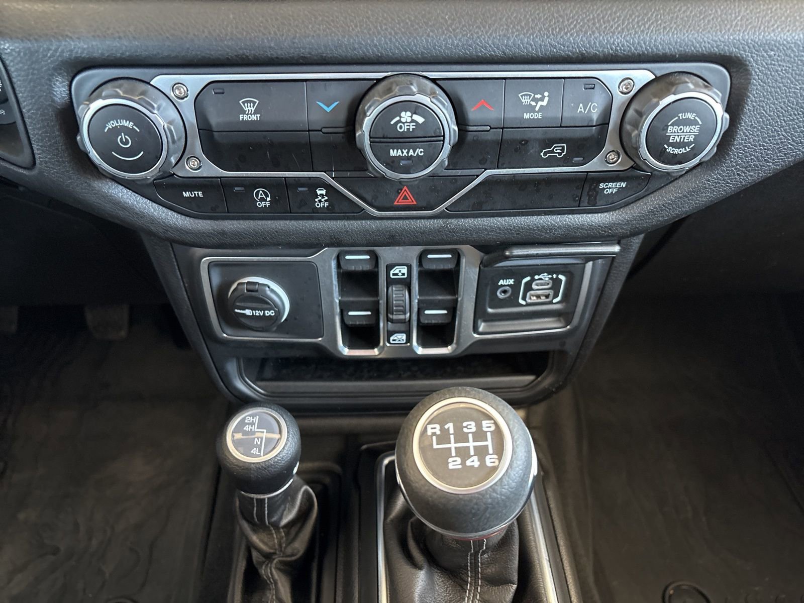 Used 2025 Jeep Wrangler Unlimited Sport AWD/4WD image 21