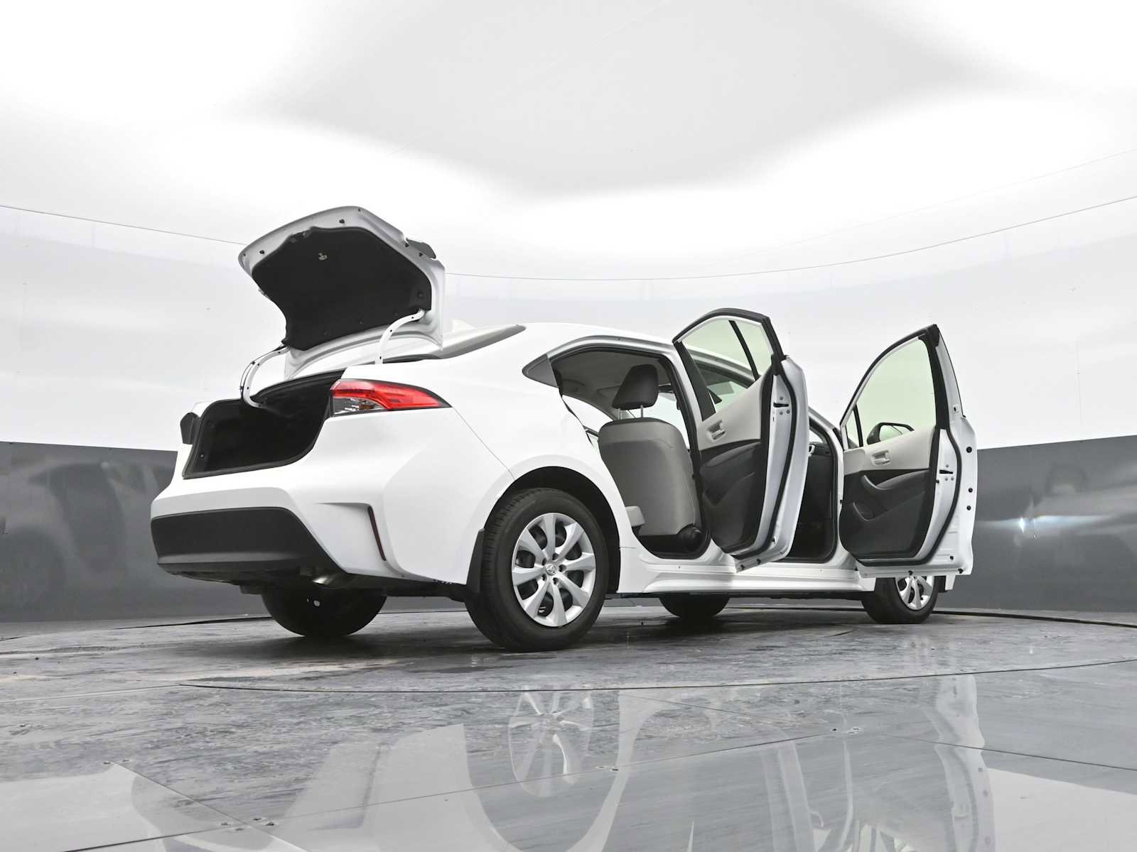 Used 2024 Toyota Corolla LE image 44