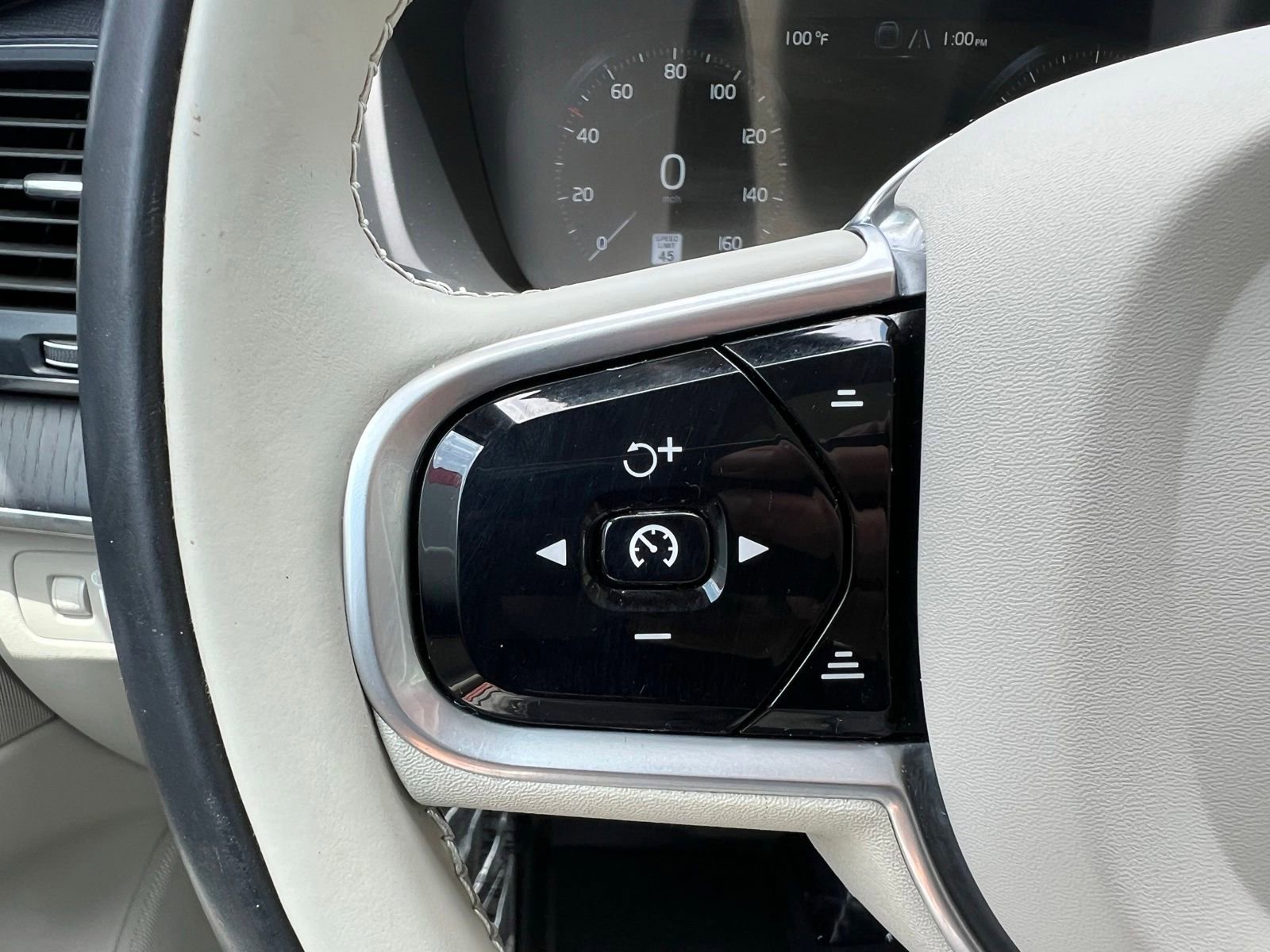 Used 2020 Volvo XC90 T5 Momentum w/ Protection Package Premier FWD image 34
