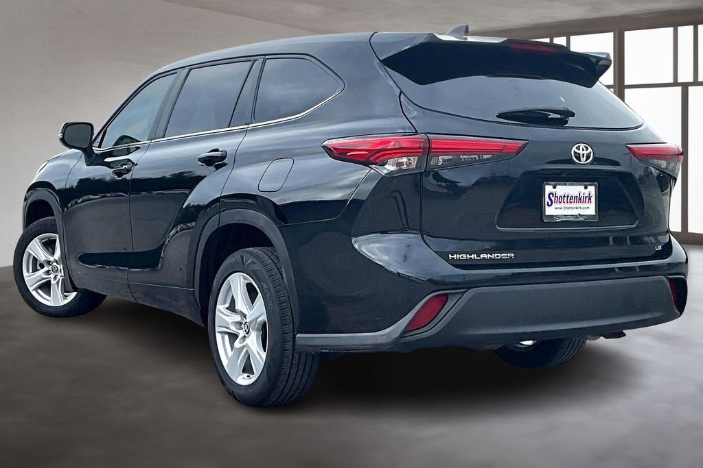 Used 2023 Toyota Highlander L image 4