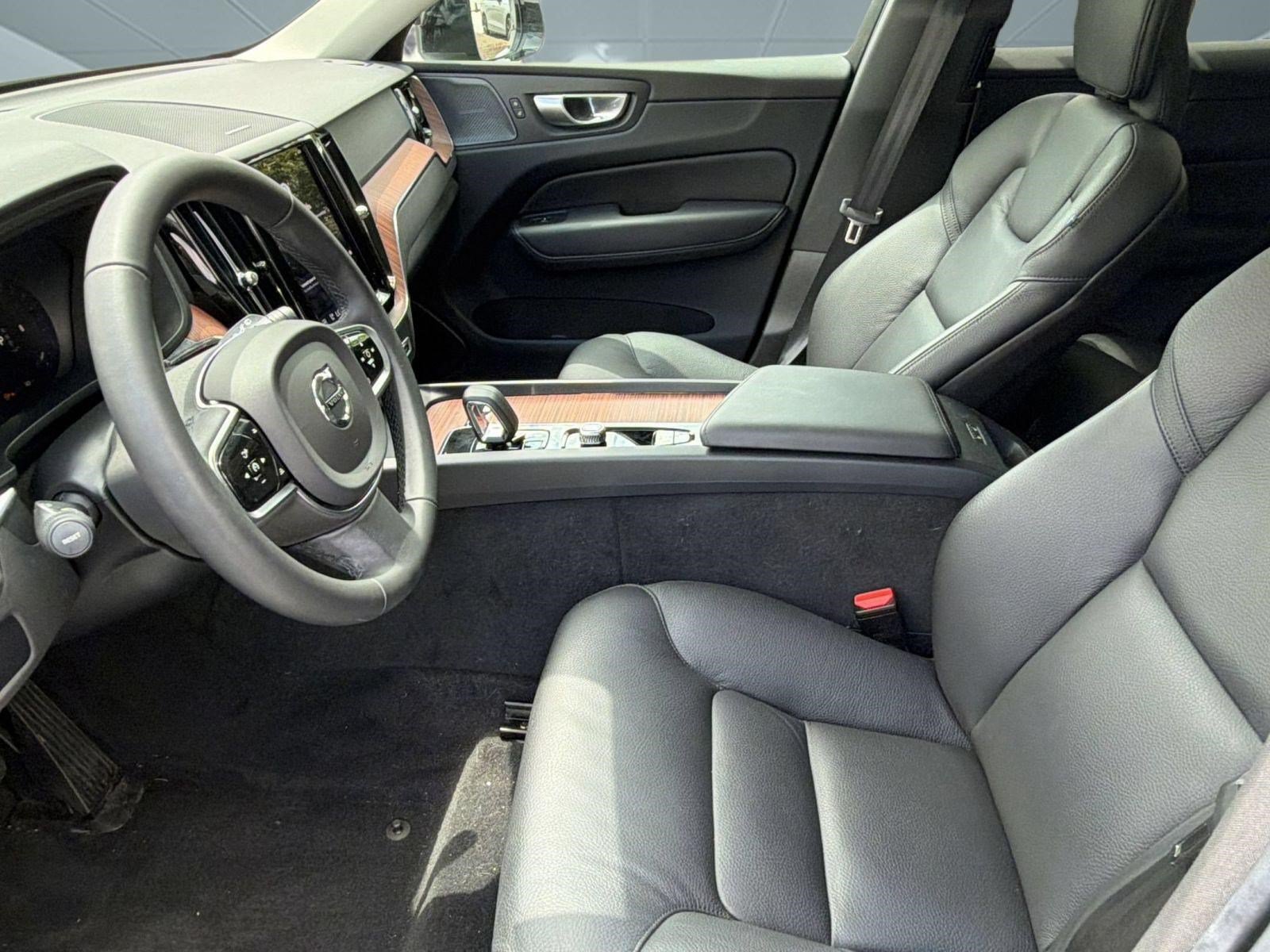 Certified 2024 Volvo XC60 B5 Plus w/ Protection Package Premier AWD/4WD image 5