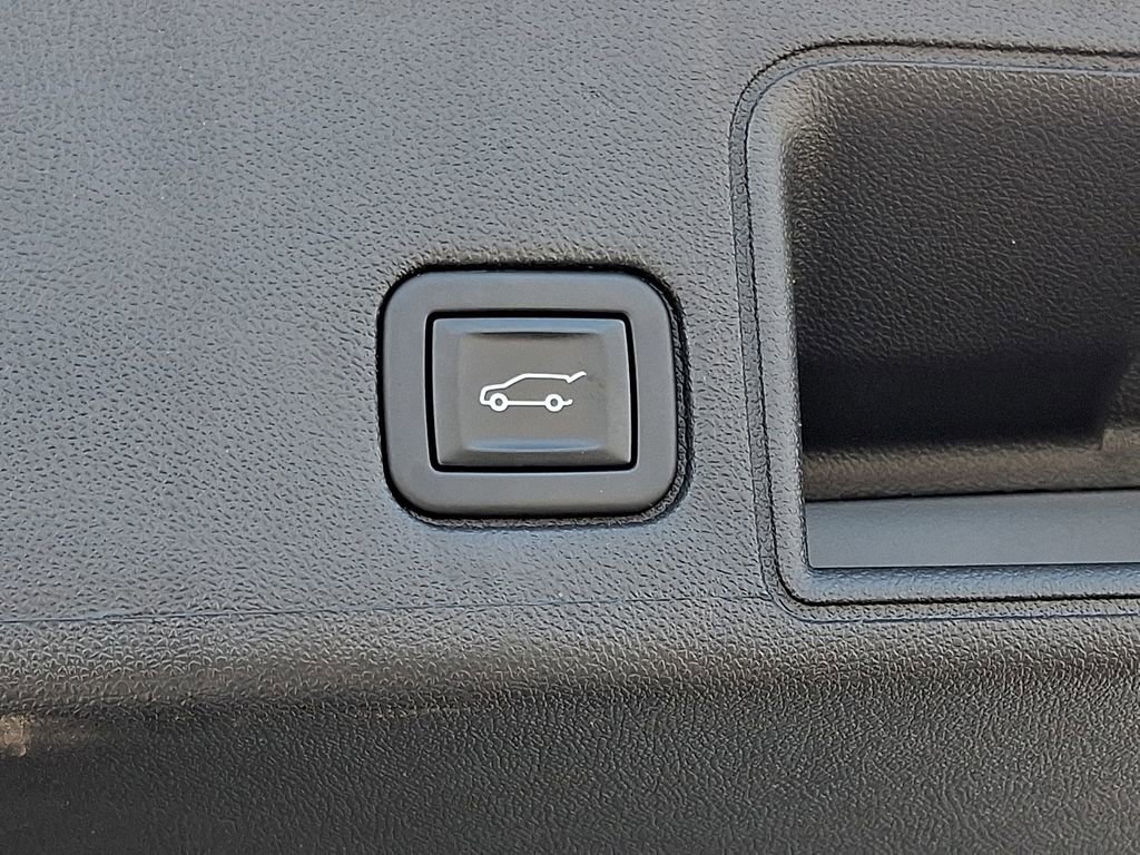 Used 2023 GMC Terrain SLT image 32