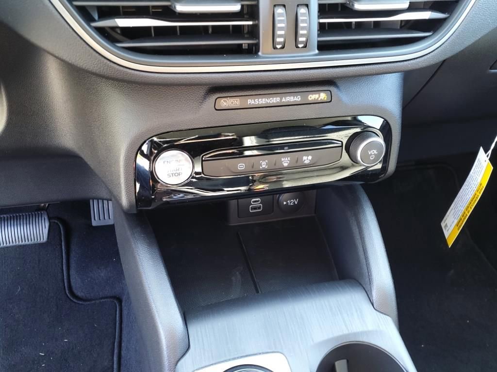 New 2025 Ford Escape SE image 14