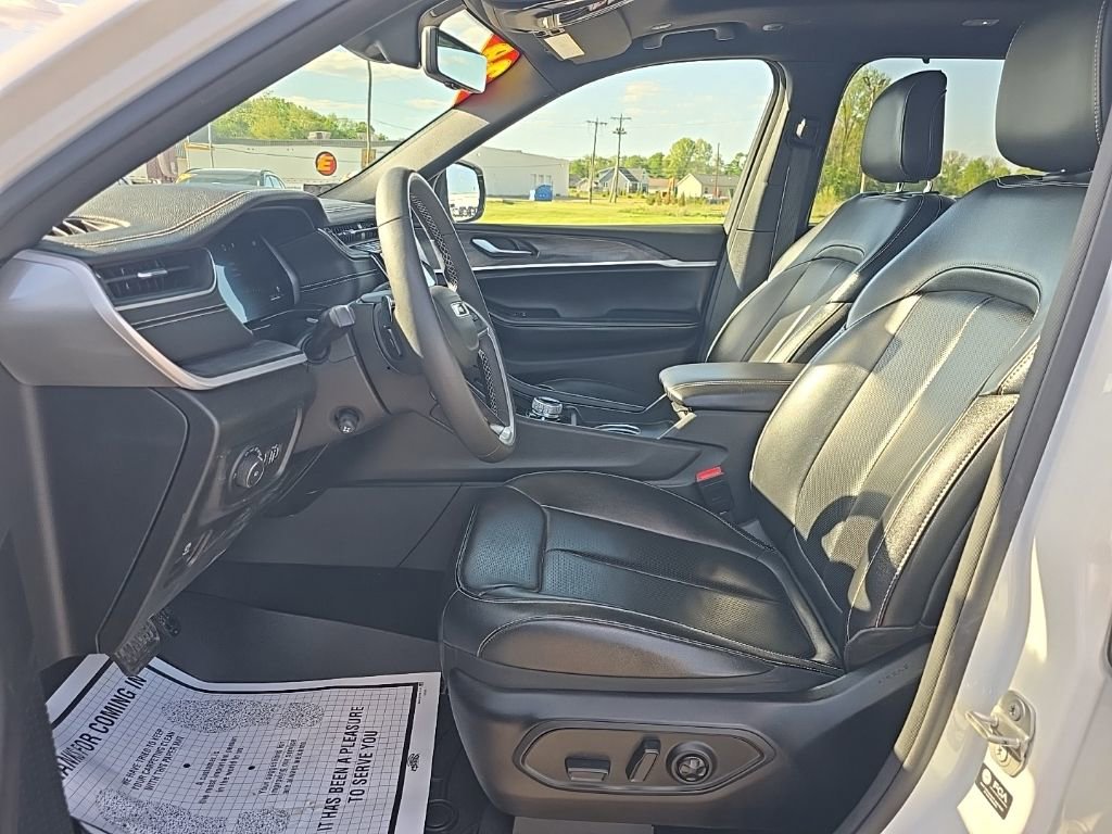 Used 2024 Jeep Grand Cherokee L Limited w/ Luxury Tech Group II AWD/4WD image 14