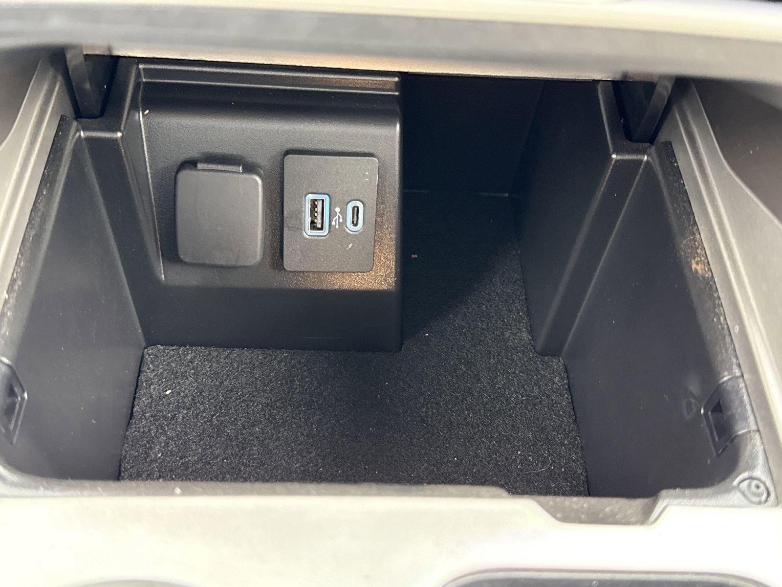 Used 2022 Ford Explorer Platinum w/ Equipment Group 601A image 34