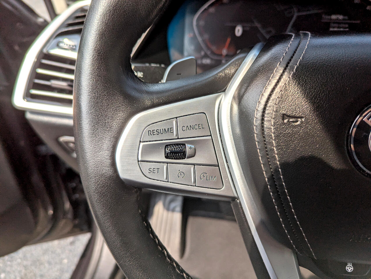 Used 2022 BMW X7 xDrive40i w/ Luxury Seating Package image 16