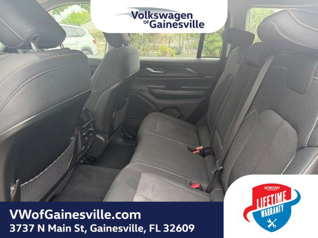 Used 2023 Jeep Grand Cherokee Laredo RWD image 13