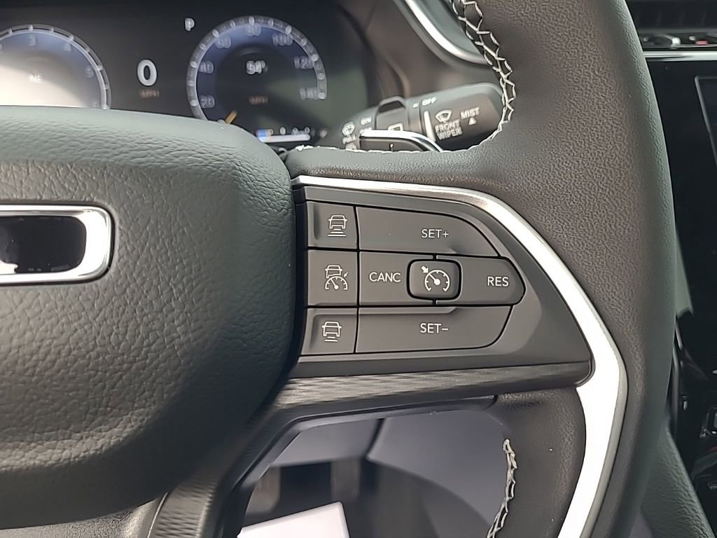 New 2025 Jeep Grand Cherokee Altitude AWD/4WD image 4