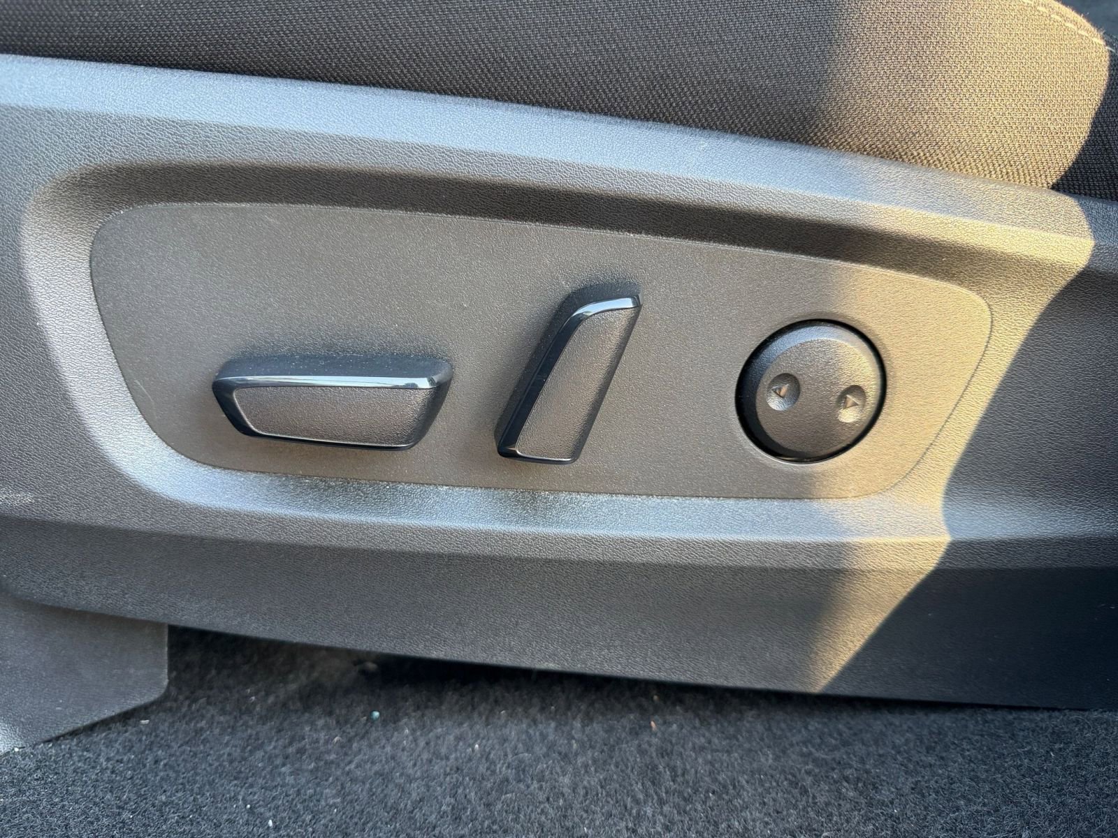Used 2025 Nissan Pathfinder SV image 22