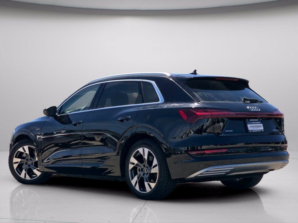 Used 2022 Audi e-tron Premium AWD/4WD image 17