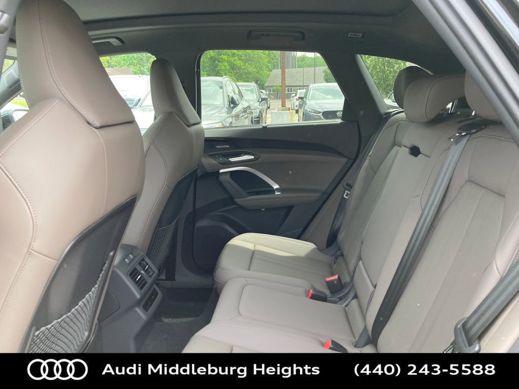 Used 2025 Audi Q5 Premium w/ Convenience Package image 29