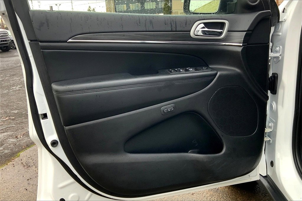 Used 2022 Jeep Grand Cherokee Limited image 22