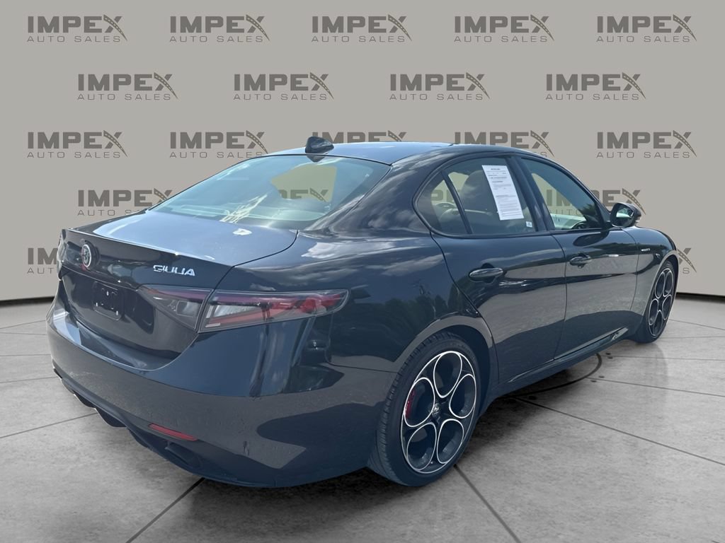Used 2024 Alfa Romeo Giulia Veloce RWD image 5