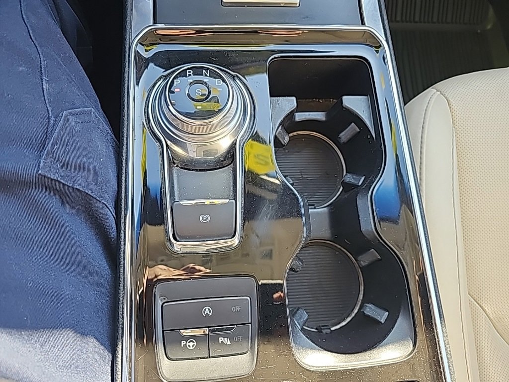 Used 2019 Ford Edge Titanium w/ Equipment Group 301A image 20