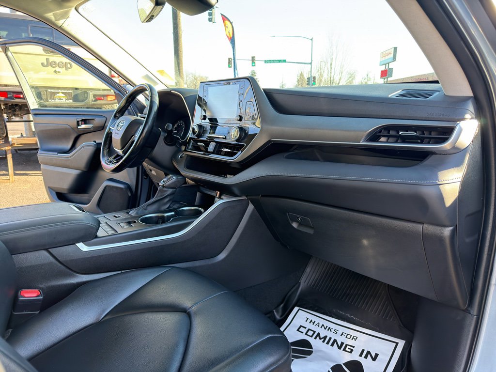 Used 2021 Toyota Highlander XLE image 21