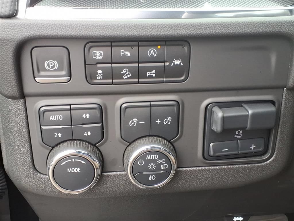 Used 2025 Chevrolet Tahoe RST w/ Comfort Package AWD/4WD image 8
