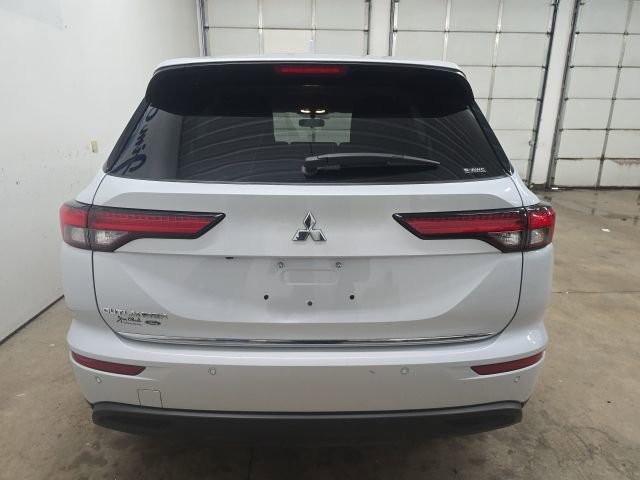 Used 2022 Mitsubishi Outlander ES image 11