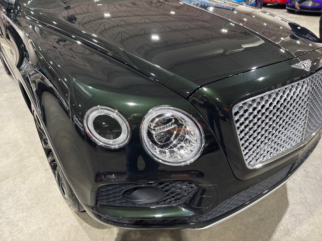 Used 2017 Bentley Bentayga image 32