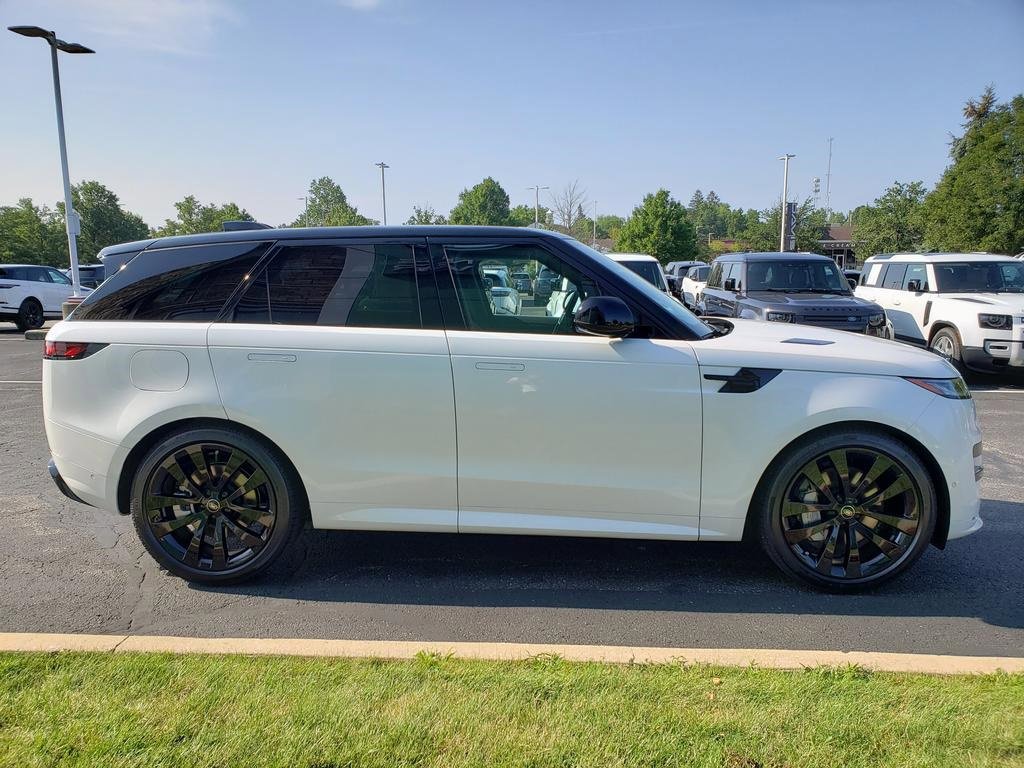 New 2025 Land Rover Range Rover Sport Dynamic SE image 4