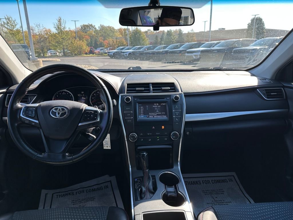 Used 2015 Toyota Camry SE image 9