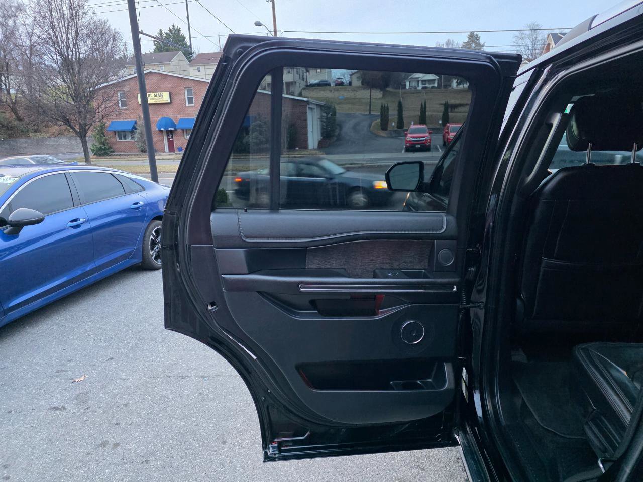 Used 2018 Ford Expedition Limited image 13