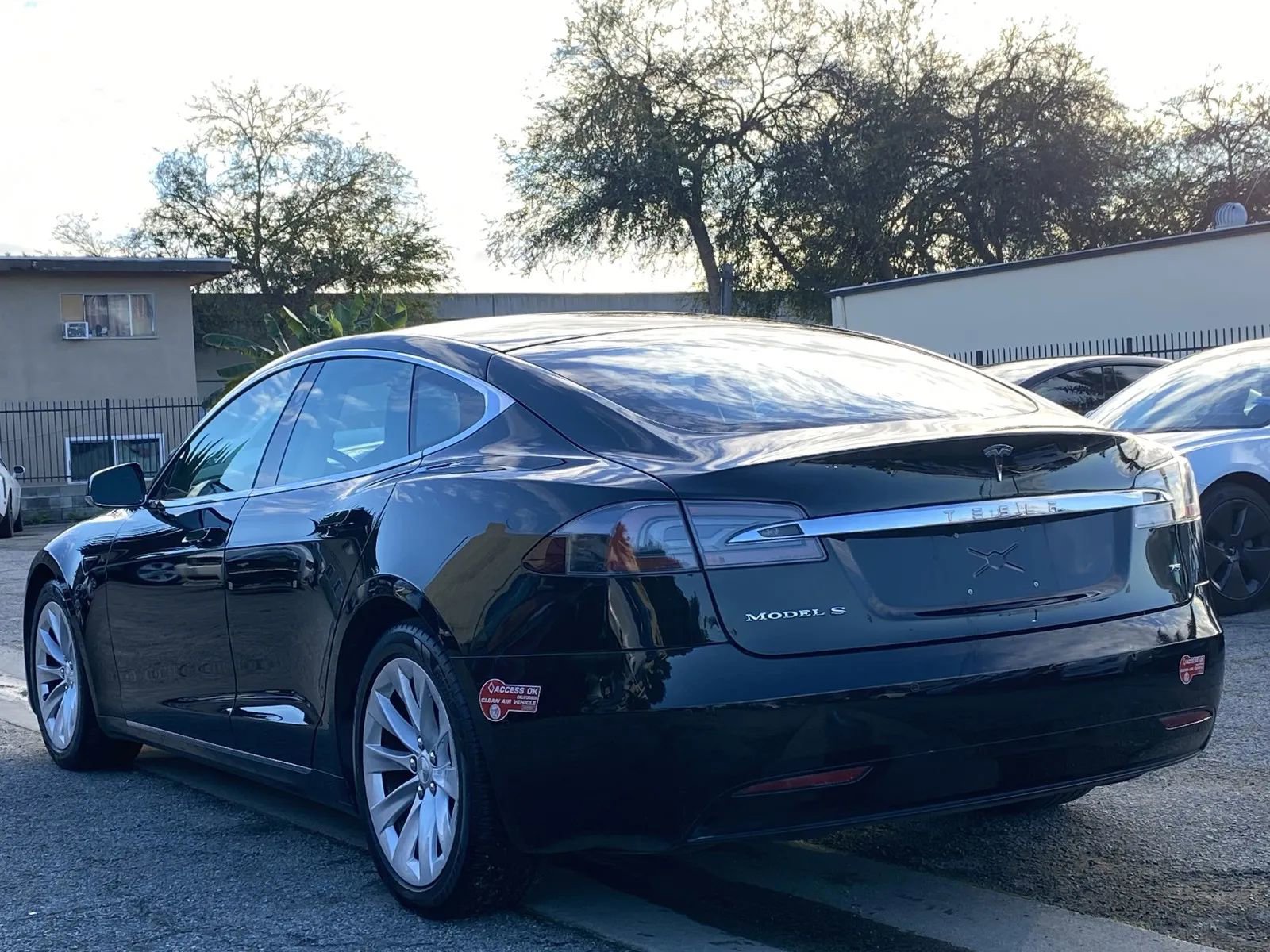 Used 2016 Tesla Model S 75 RWD image 2